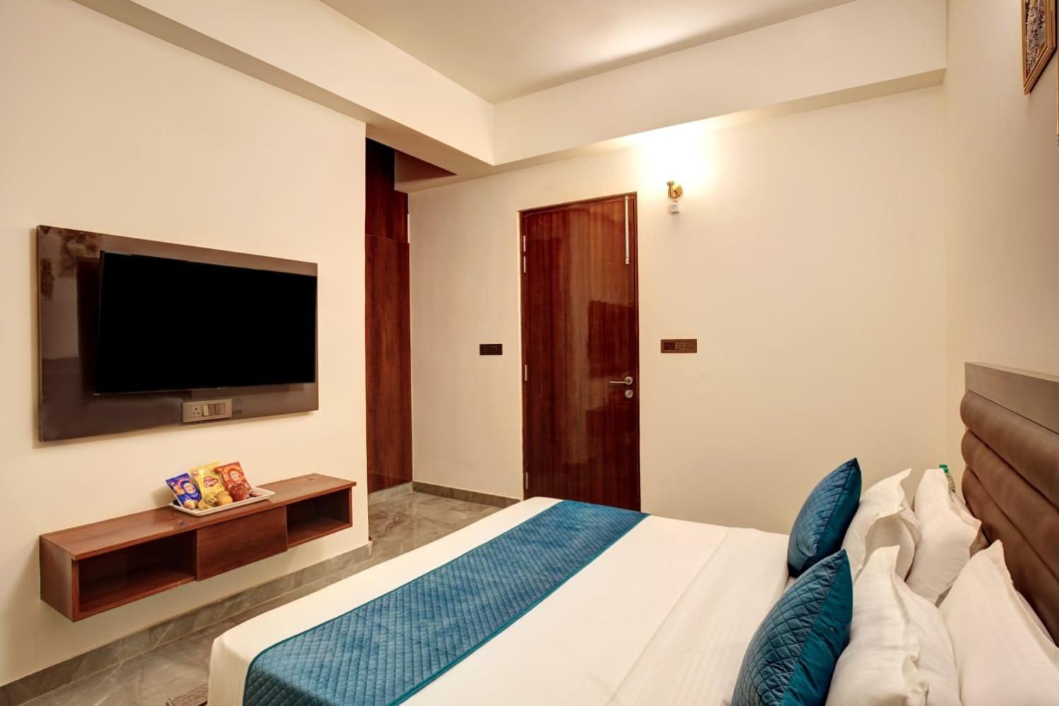 Hotel Elite Grand Near Kailash Hospital Noida Buitenkant foto
