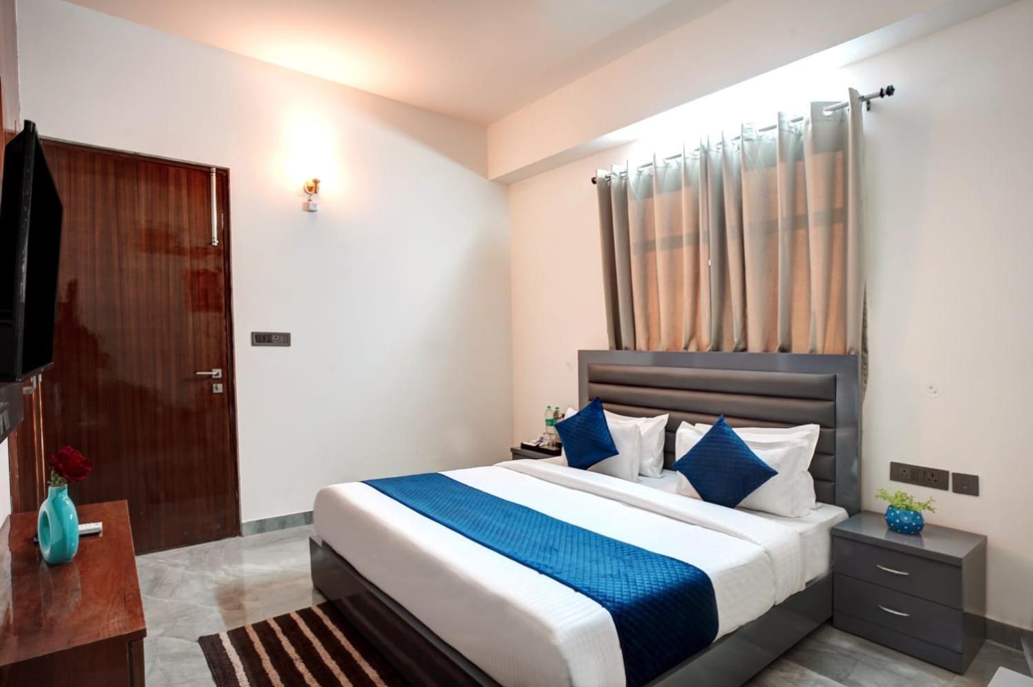 Hotel Elite Grand Near Kailash Hospital Noida Buitenkant foto