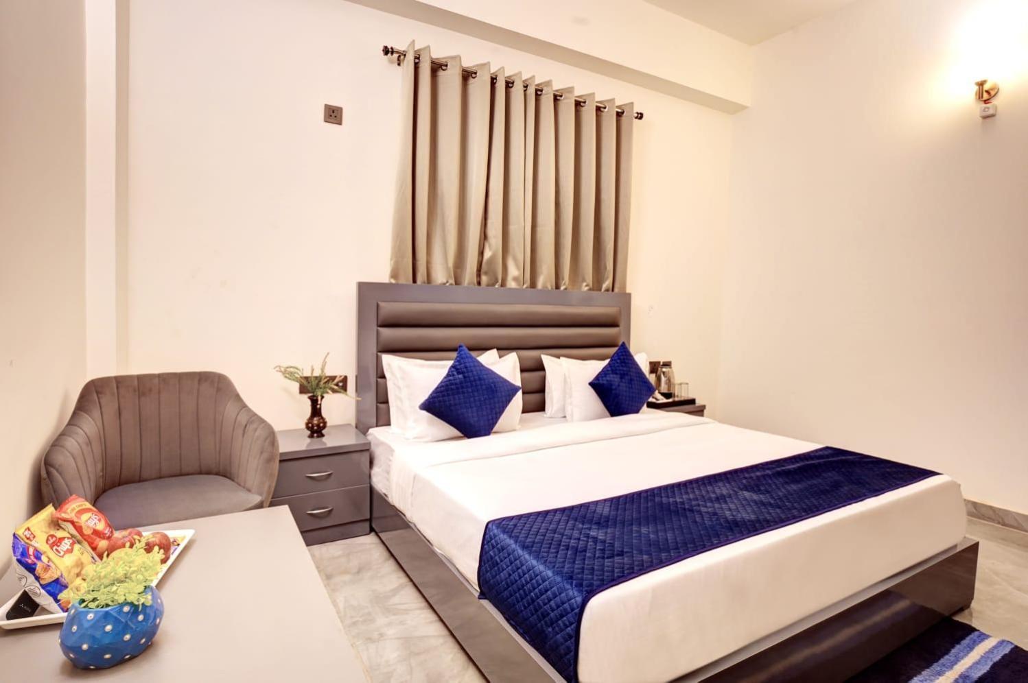 Hotel Elite Grand Near Kailash Hospital Noida Buitenkant foto