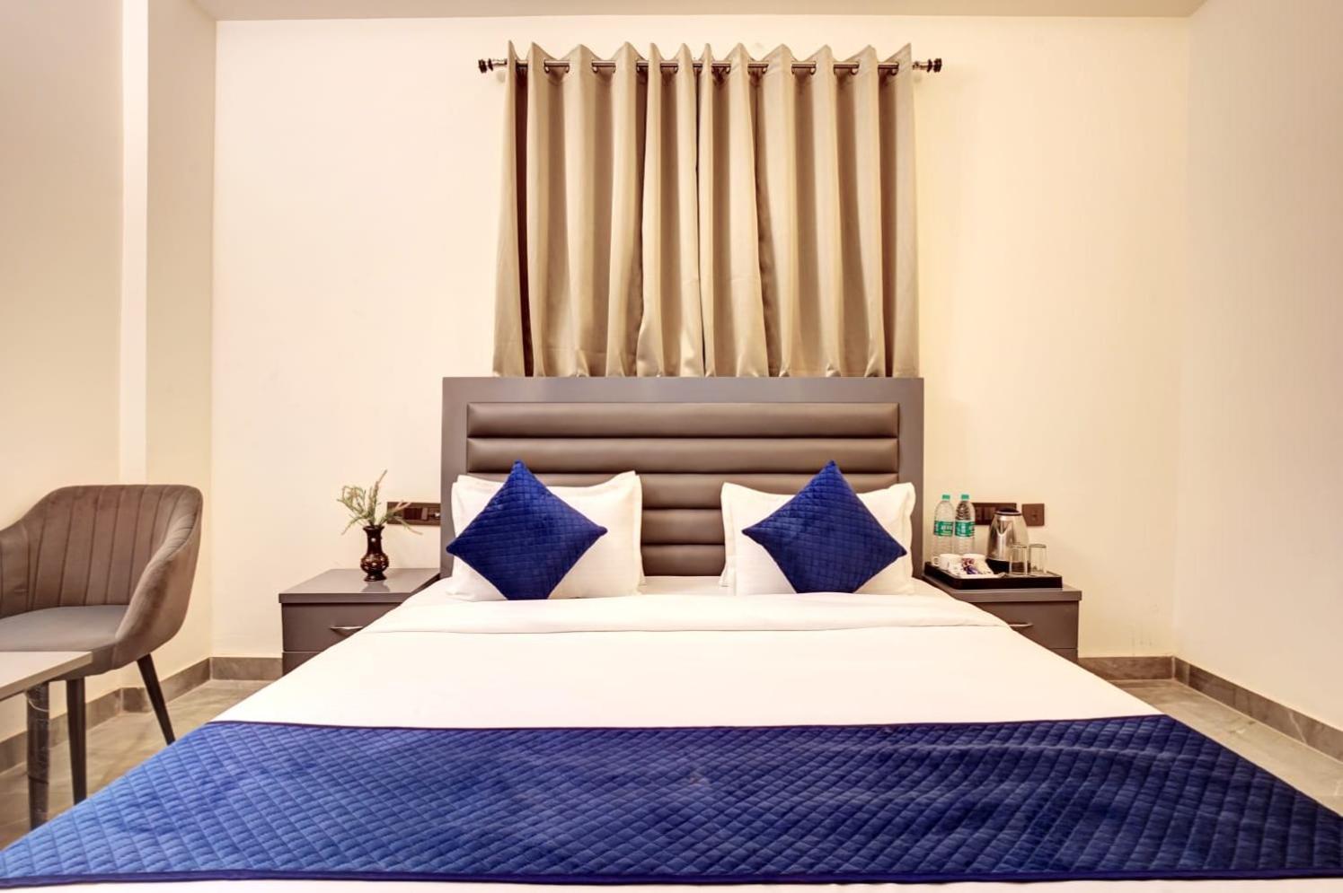 Hotel Elite Grand Near Kailash Hospital Noida Buitenkant foto