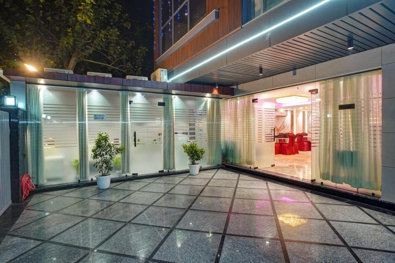 Hotel Elite Grand Near Kailash Hospital Noida Buitenkant foto
