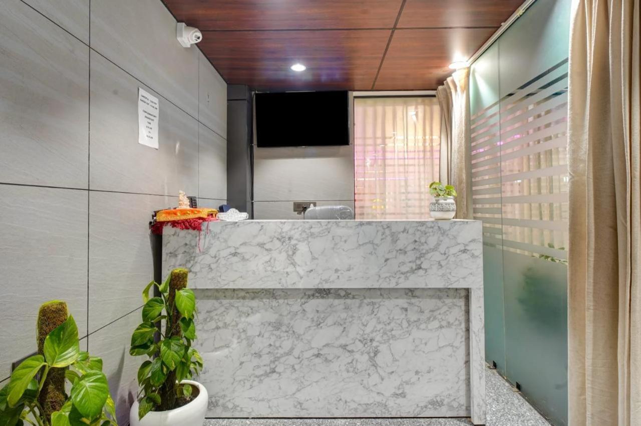 Hotel Elite Grand Near Kailash Hospital Noida Buitenkant foto